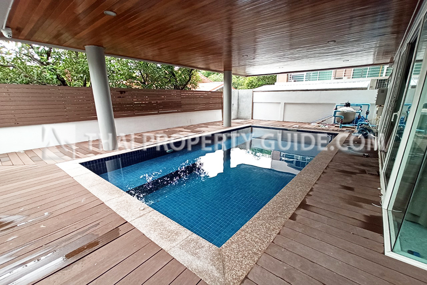 House with Private Pool in Phaholyothin 