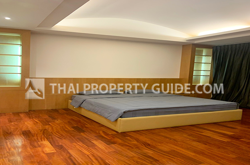 House with Private Pool in Phaholyothin 