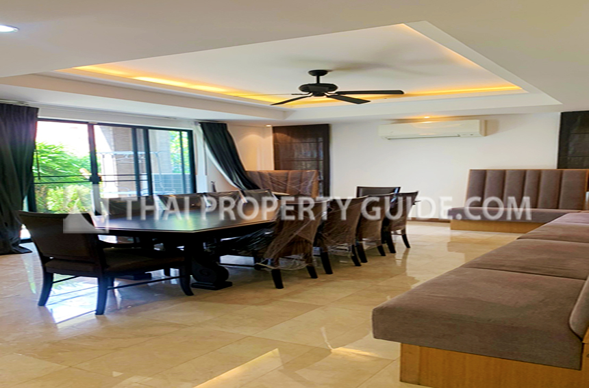 House with Private Pool in Phaholyothin 