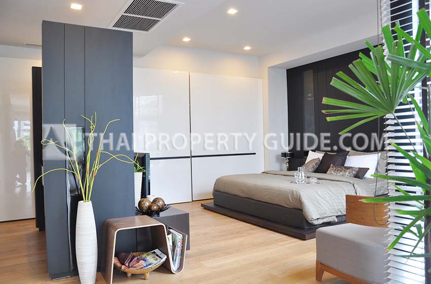 House with Private Pool in Ploenchit 