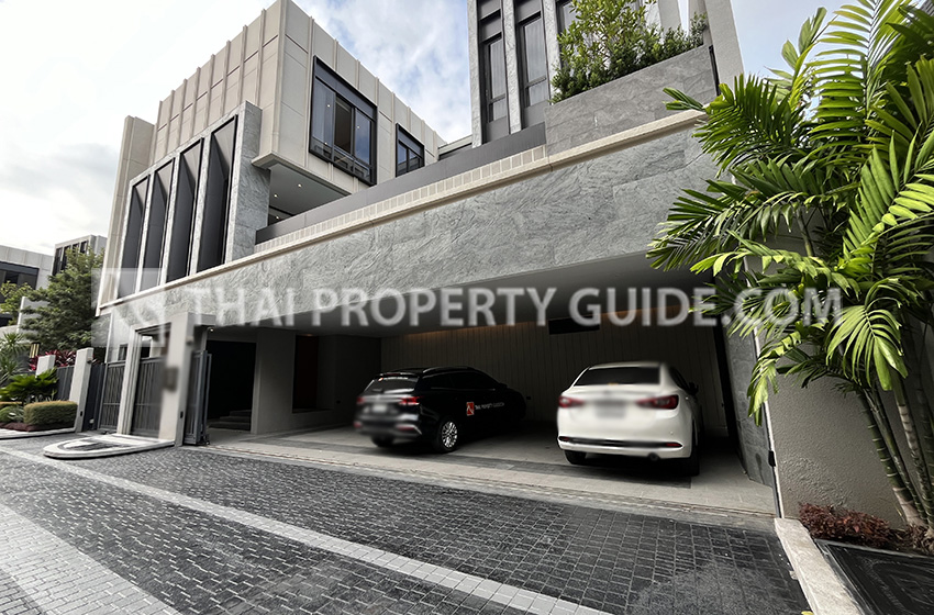 House with Private Pool in Pattanakarn 