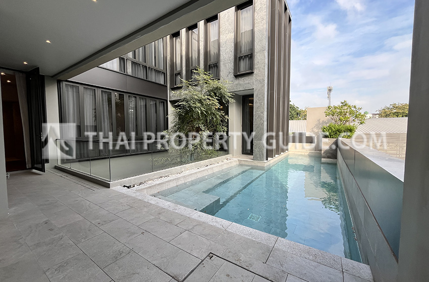 House with Private Pool in Pattanakarn 