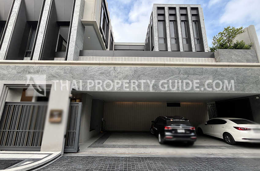 House with Private Pool in Pattanakarn 