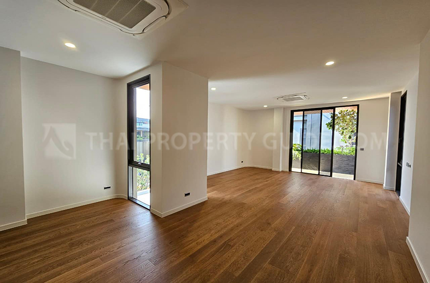 House with Private Pool in Rama 9 
