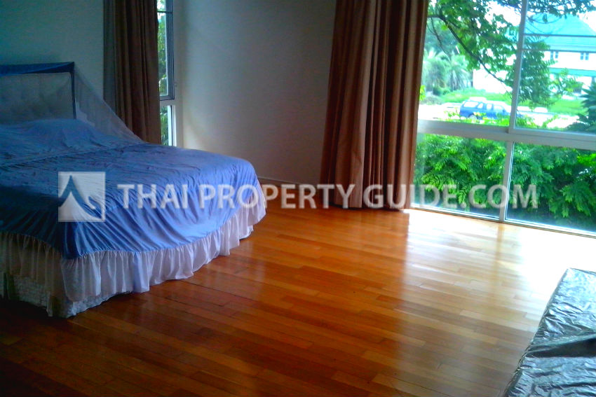 House with Private Pool in Ramkhamhaeng 