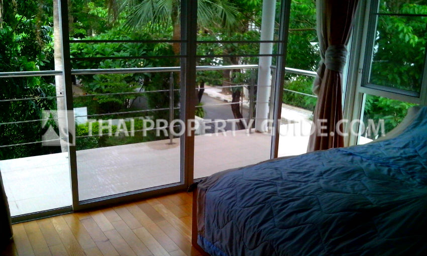 House with Private Pool in Ramkhamhaeng 
