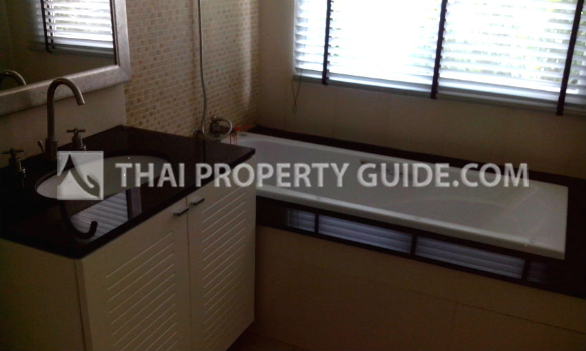 House with Private Pool in Ramkhamhaeng 