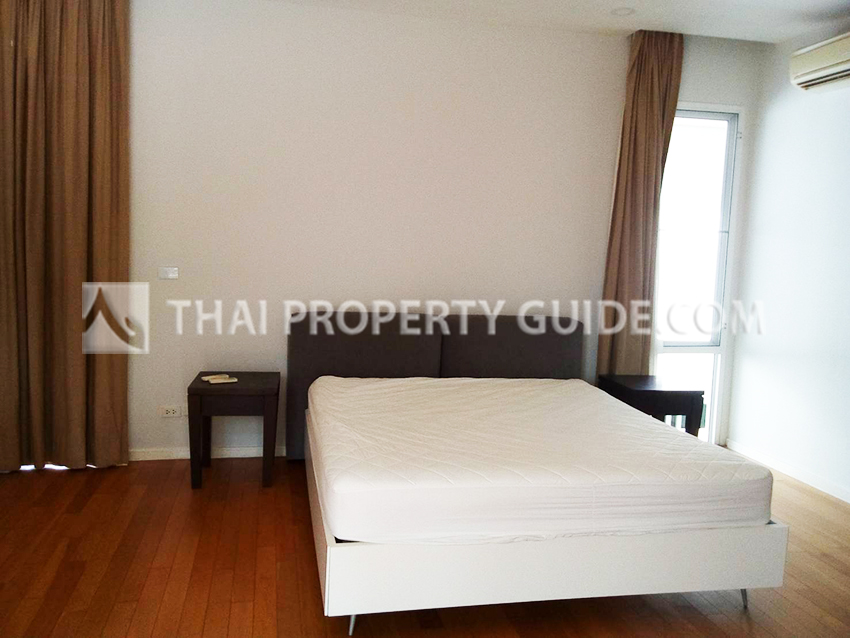 House with Private Pool in Ramkhamhaeng 