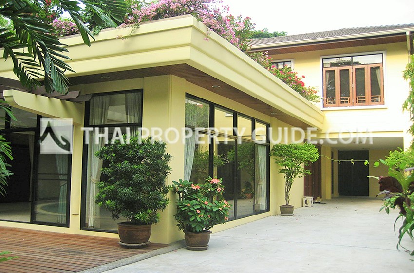House with Private Pool in Sathorn 