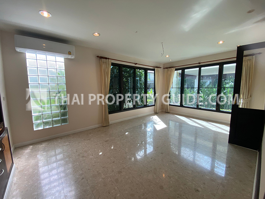 House with Private Pool in Sathorn 