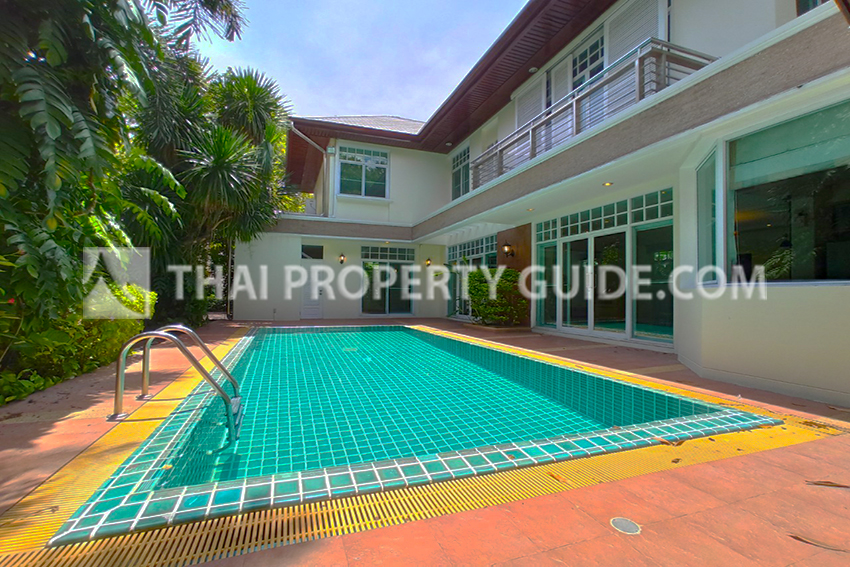 House with Private Pool in Sathorn