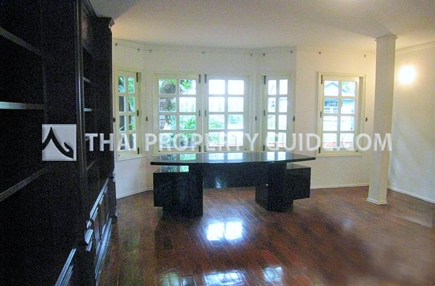 House with Private Pool in Sathorn 