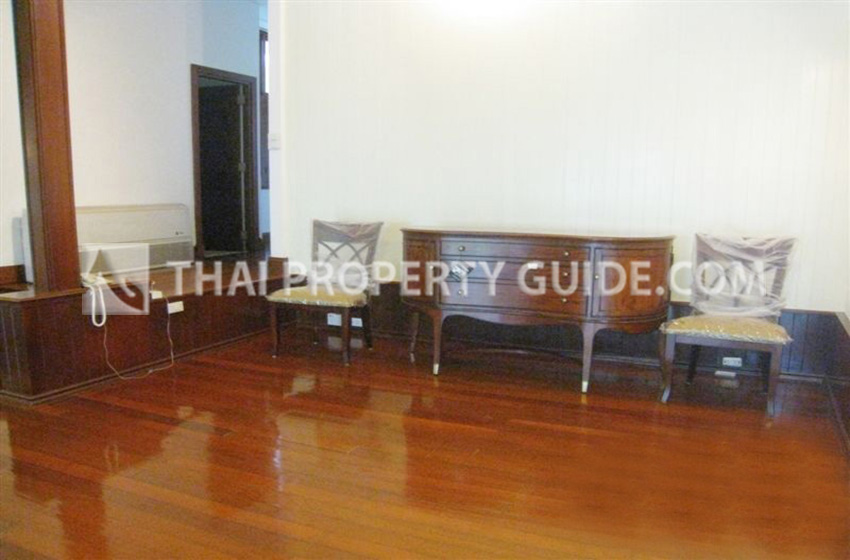 House with Private Pool in Sathorn 