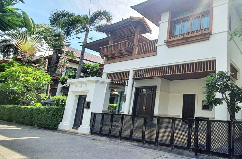 House with Private Pool for rent in Sathorn