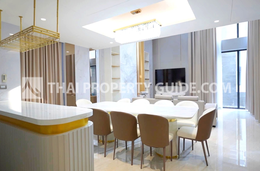 House with Private Pool in Sathorn 