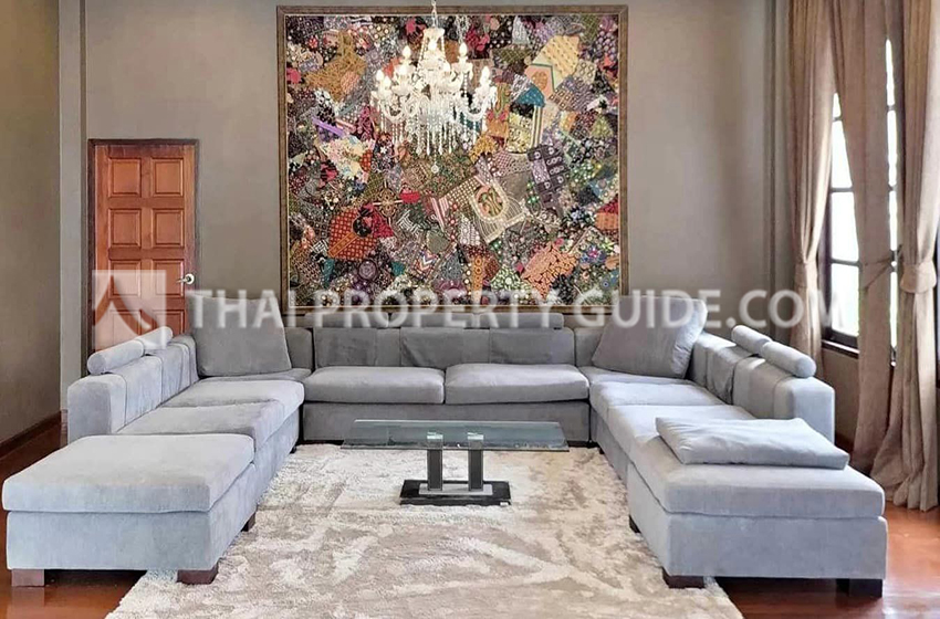 House with Private Pool in Srinakarin 
