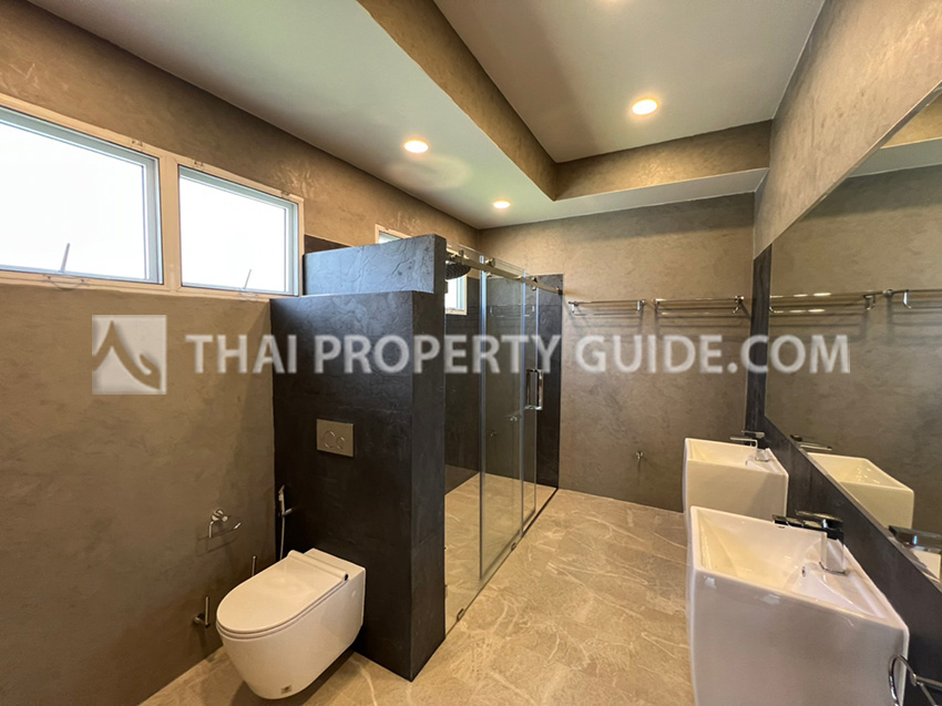 House with Private Pool in Srinakarin 