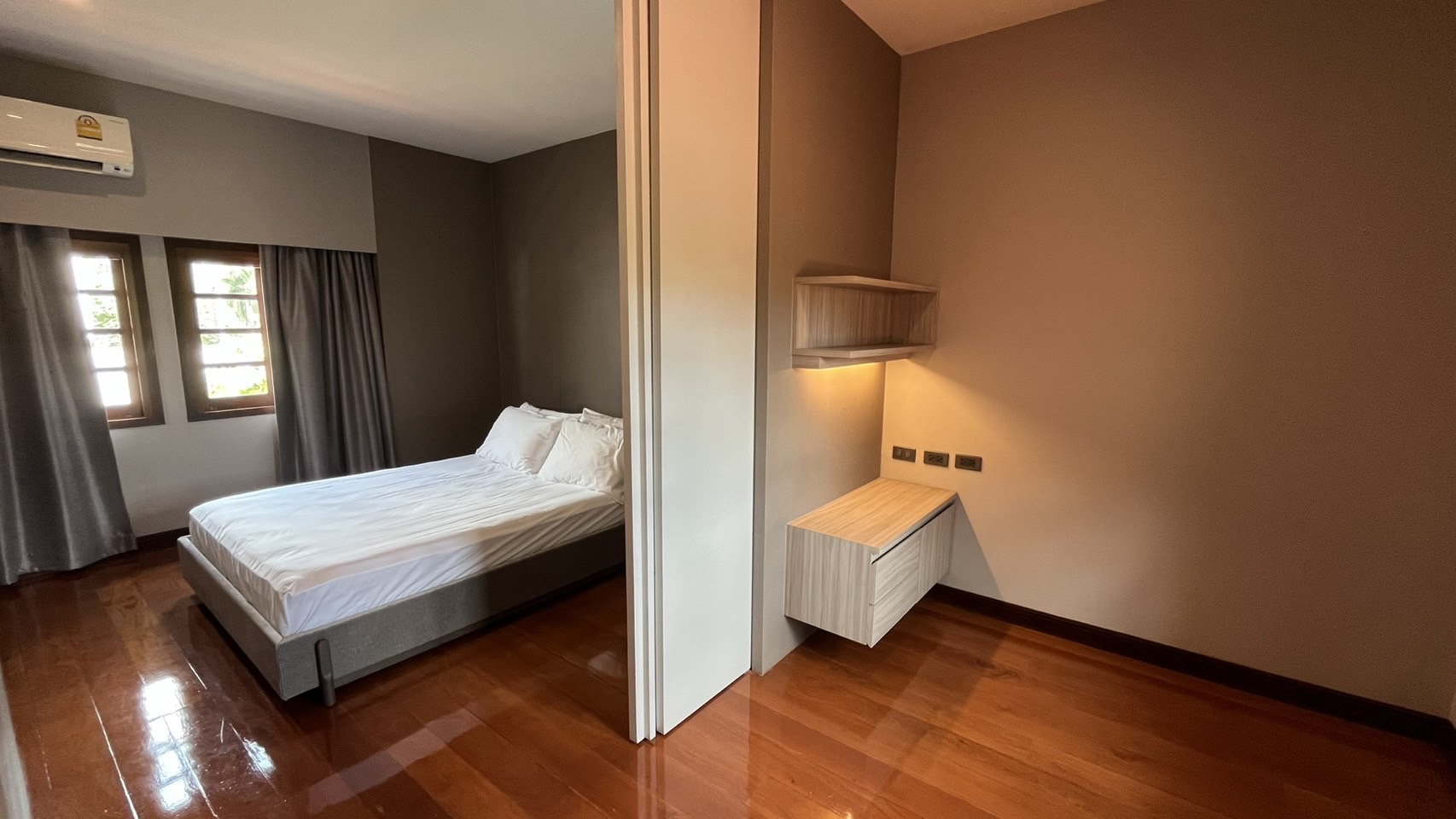 House with Private Pool in Srinakarin 
