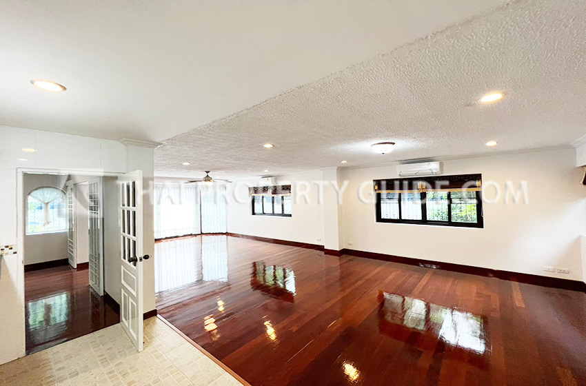 House with Private Pool in Sukhumvit 