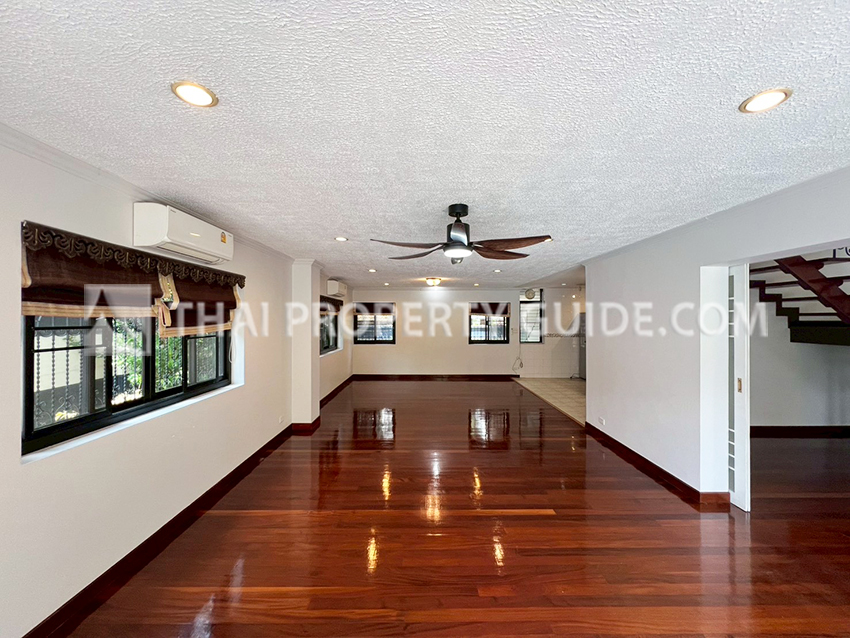 House with Private Pool in Sukhumvit 