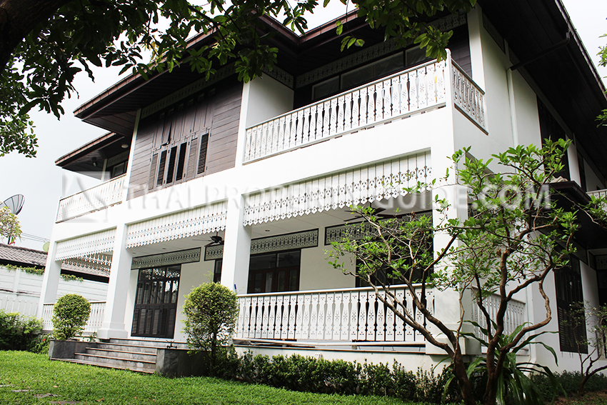 House with Private Pool in Sukhumvit 