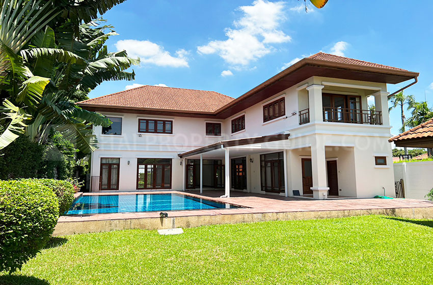 House with Shared Pool for rent in Bangnatrad