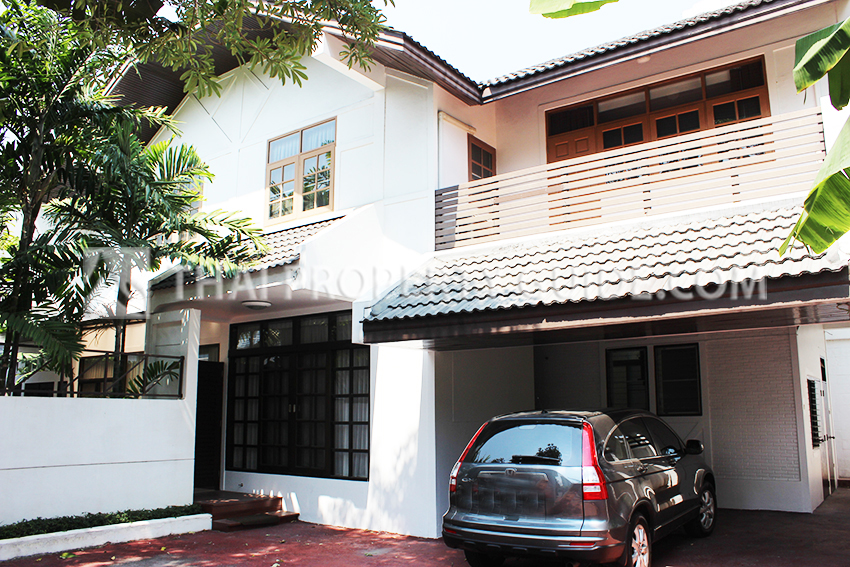 House with Private Pool in Sukhumvit 