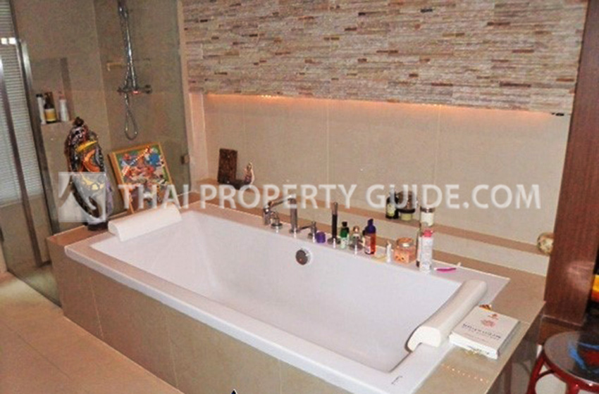 House with Private Pool in Sukhumvit 