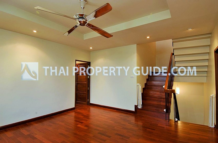 House with Private Pool in Sukhumvit 