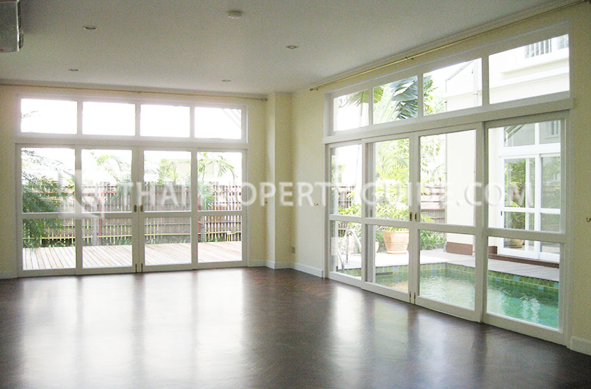 House with Private Pool in Sukhumvit 
