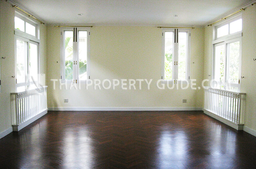 House with Private Pool in Sukhumvit 