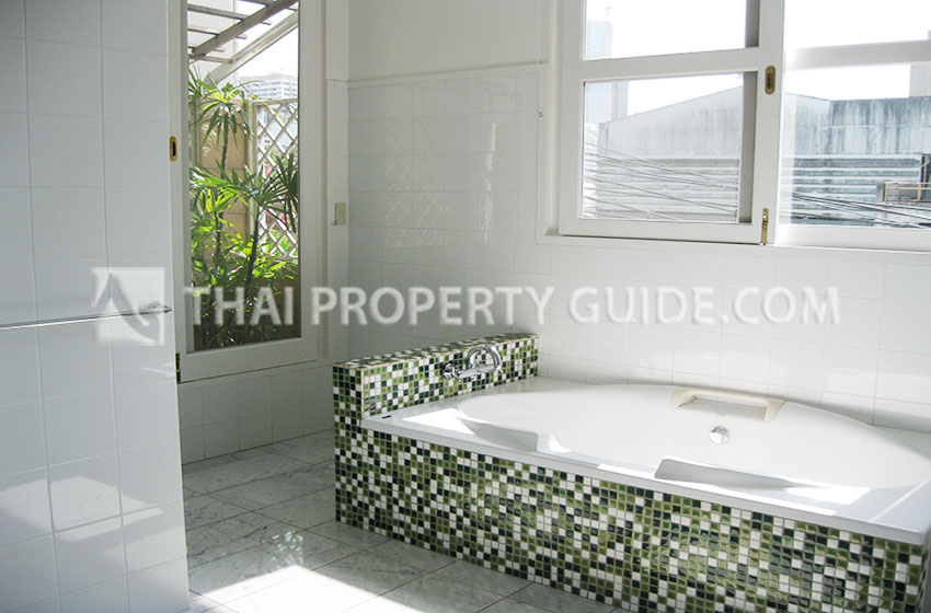 House with Private Pool in Sukhumvit 