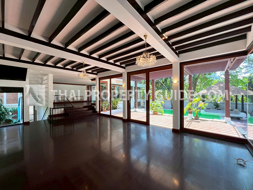 House with Private Pool in Sukhumvit 