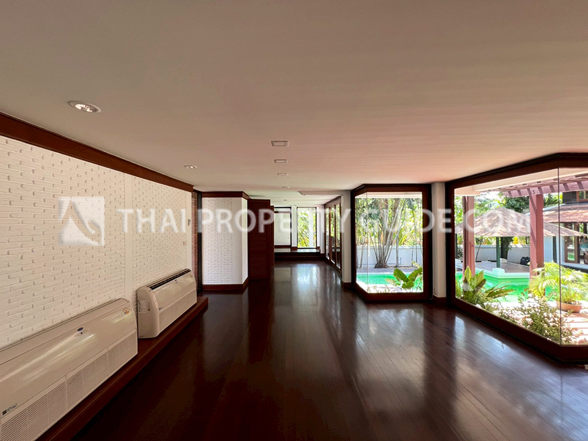 House with Private Pool in Sukhumvit 