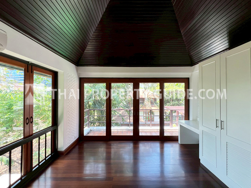 House with Private Pool in Sukhumvit 
