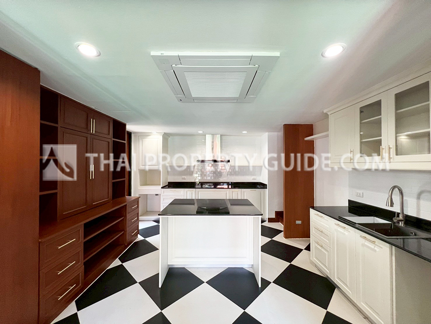 House with Private Pool in Sukhumvit 