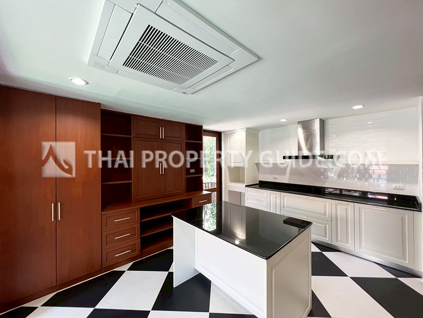 House with Private Pool in Sukhumvit 