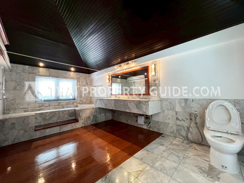 House with Private Pool in Sukhumvit 