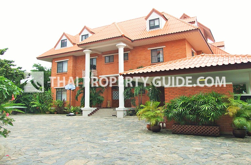 House with Private Pool for rent in Sukhumvit