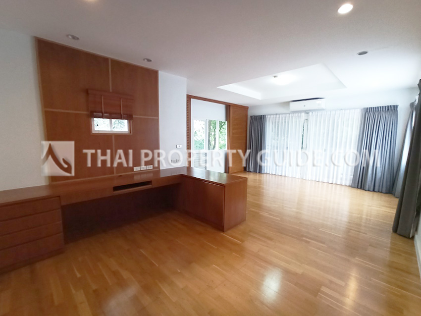 House with Private Pool in Sukhumvit 