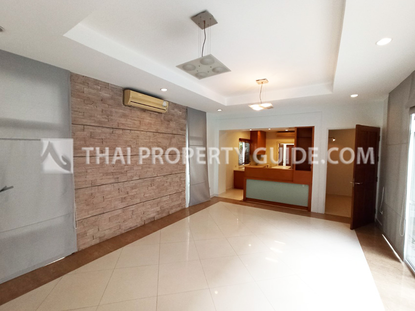House with Private Pool in Sukhumvit 