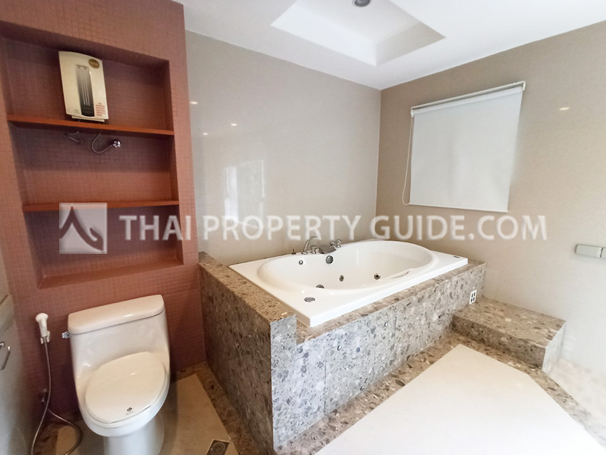 House with Private Pool in Sukhumvit 