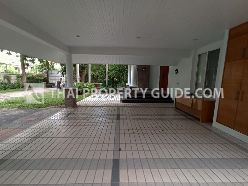 House with Private Pool in Sukhumvit 