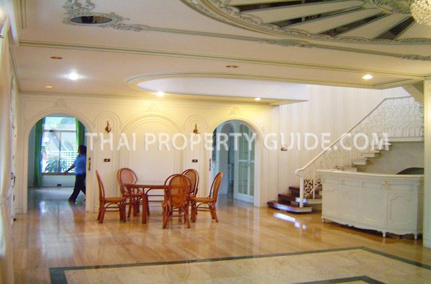 House with Private Pool in Sukhumvit 