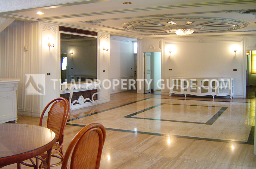 House with Private Pool in Sukhumvit 