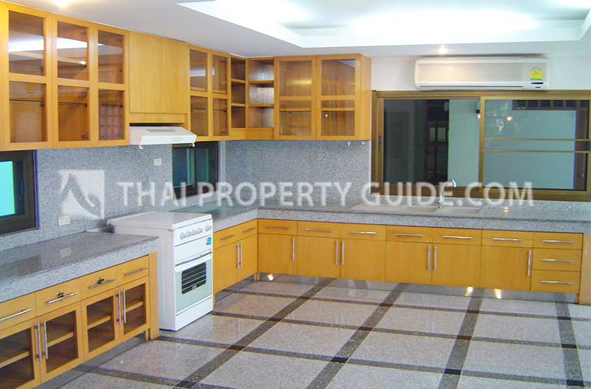 House with Private Pool in Sukhumvit 