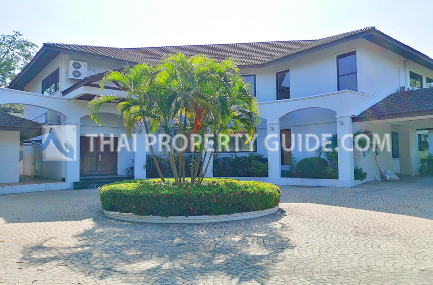 House with Private Pool in Sukhumvit : Panya Village On-Nut 