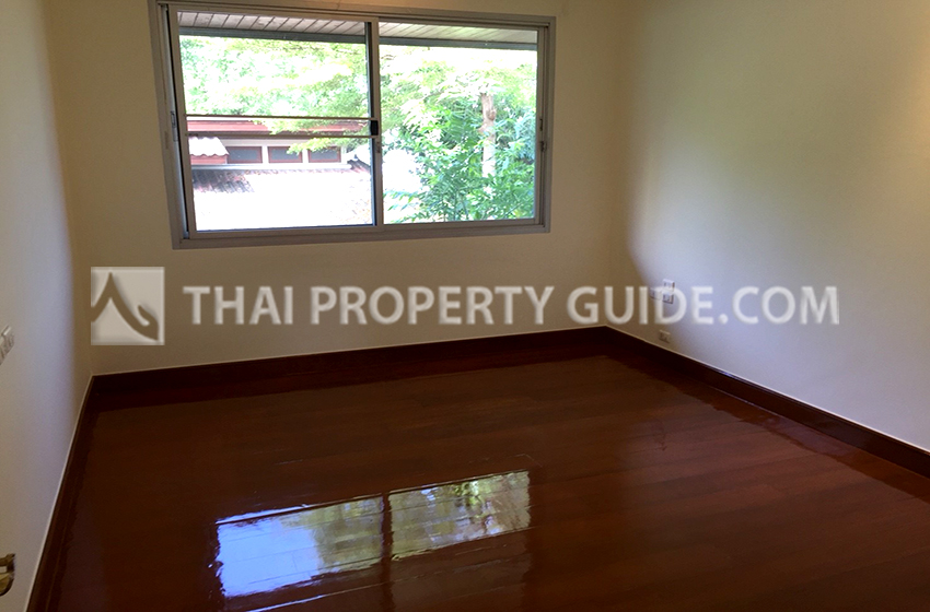 House with Private Pool in Sukhumvit 