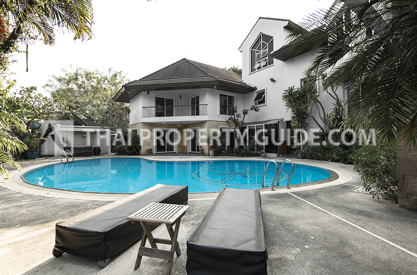 House with Shared Pool for rent in Bangnatrad
