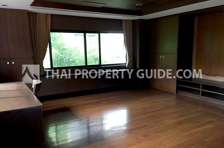 House with Private Pool in Sukhumvit 